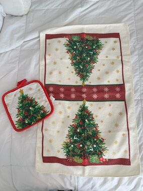 Source Unknown Red & Green Christmas Tree Kitchen Towel and Pot Holder Set